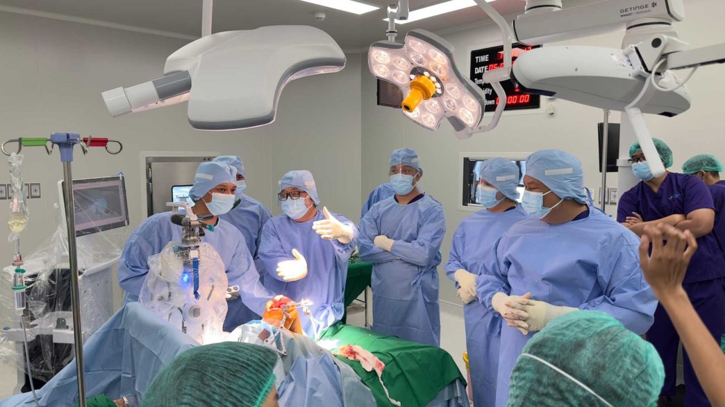 Operasi Lutut Robotik